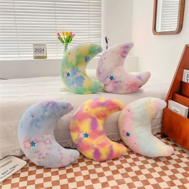 Urocza poduszka w kształcie księżyca